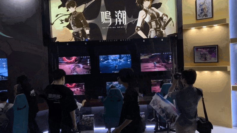 在东京千叶幕张展览馆，中国游戏人潮汹涌