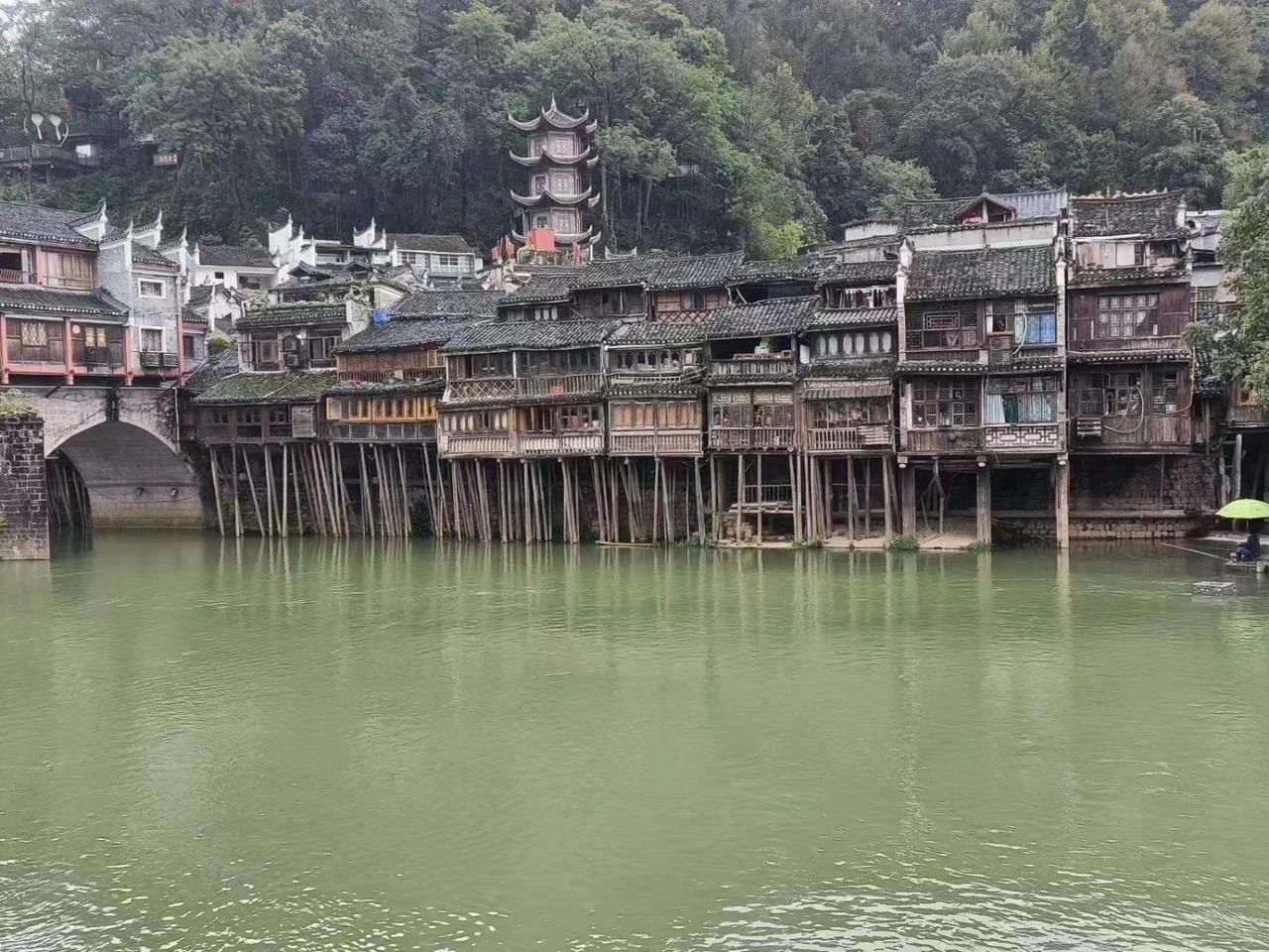 比版号停了更久，游戏行业的复苏从这个细节开始