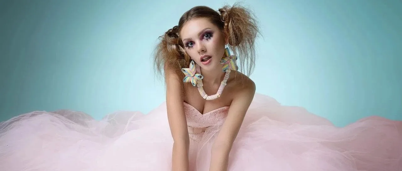 “芭比风棺材”爆火！一家做棺材板的独立站