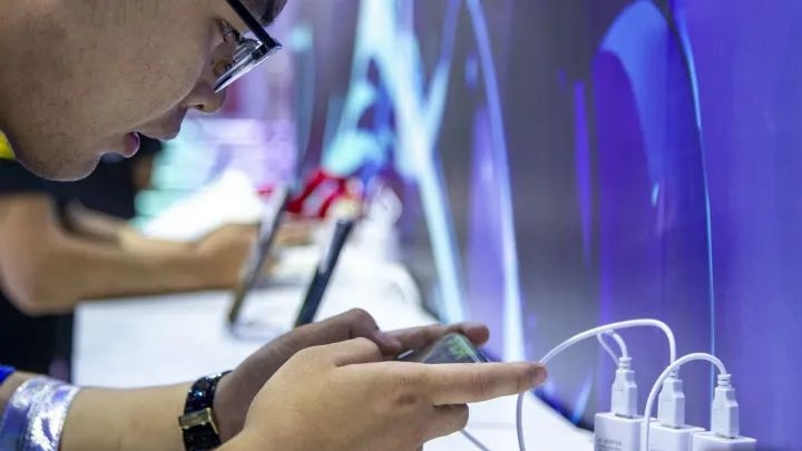 《完蛋！》游戏爆火背后：短剧上演新暴富故事