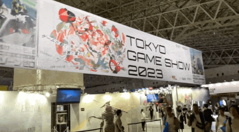 在东京千叶幕张展览馆，中国游戏人潮汹涌