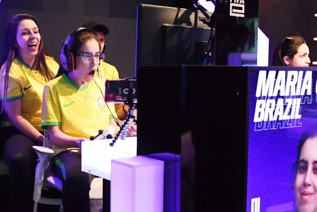 网络暴力、资源不平等，这群女孩在偏见中成长为FIFA电竞选手