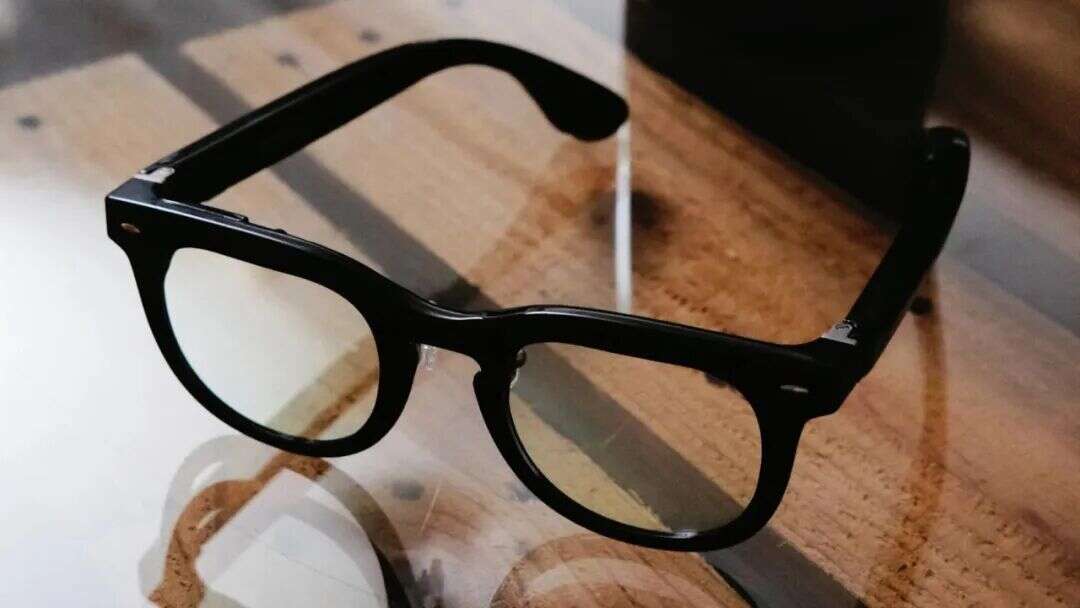 1300元的「斯坦福系」AI戒指,绕开Oura禁令与健康红海,单一录音功能能扛住华强北多久?